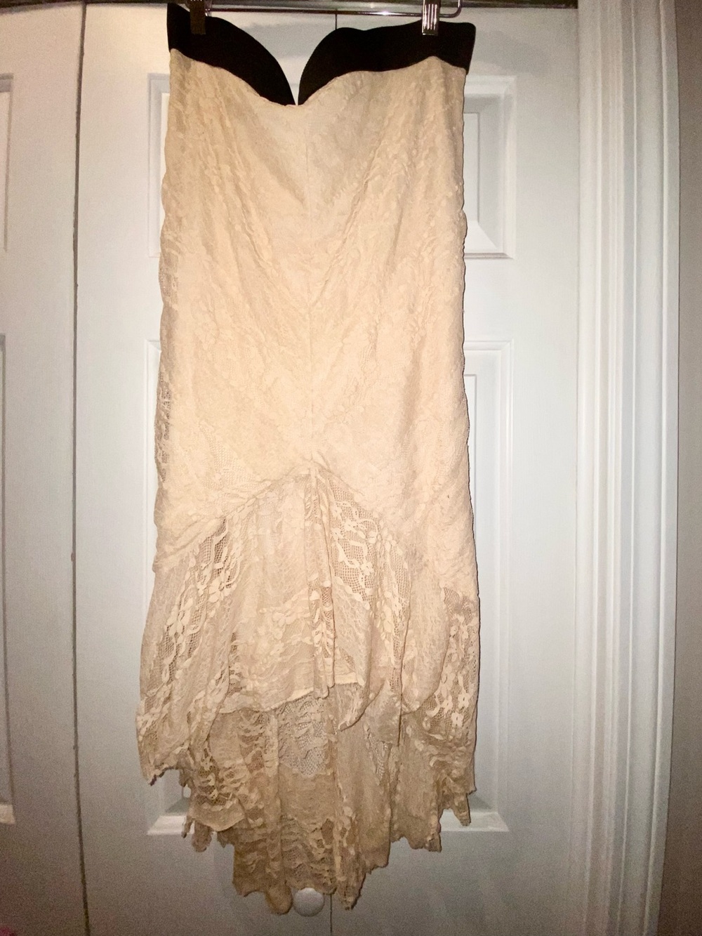 Hi low lace cream bodycon skirt. Hi low  with flow, kick bottom size L